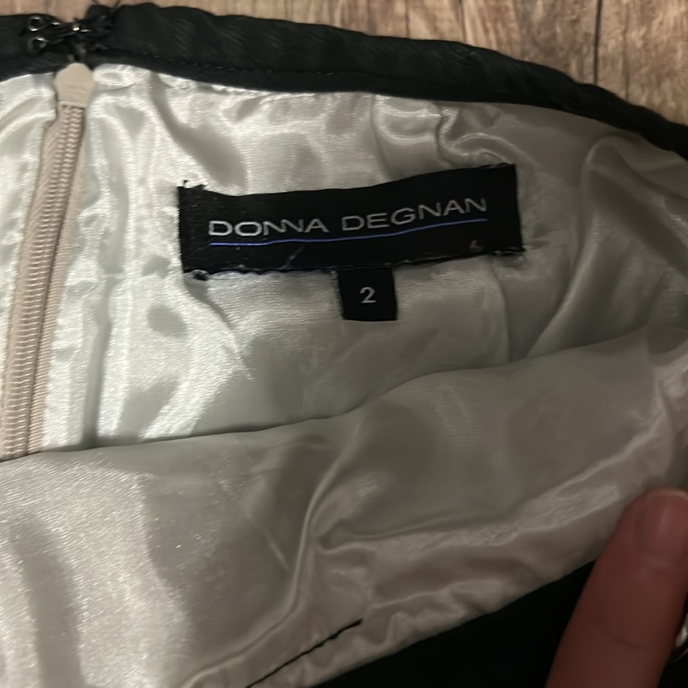 Donna Degnan Stylish Cream Skirt with Black Accents, two spots shown on pictures - Picture 4 of 8